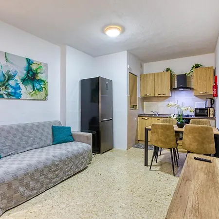 Fully Equipped 1 Bedroom In Bugibba Prime Location Lejlighed