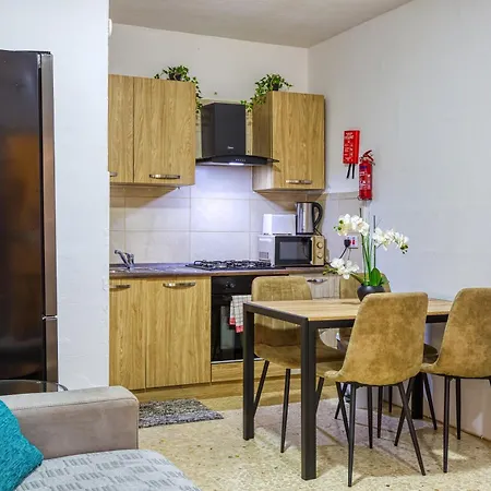 Fully Equipped 1 Bedroom In Bugibba Prime Location San Pawl il-Baħar